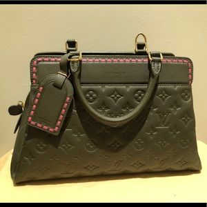 SOLD SOLD SOLD Louis Vuitton olive green empreinte Hodges mm bag